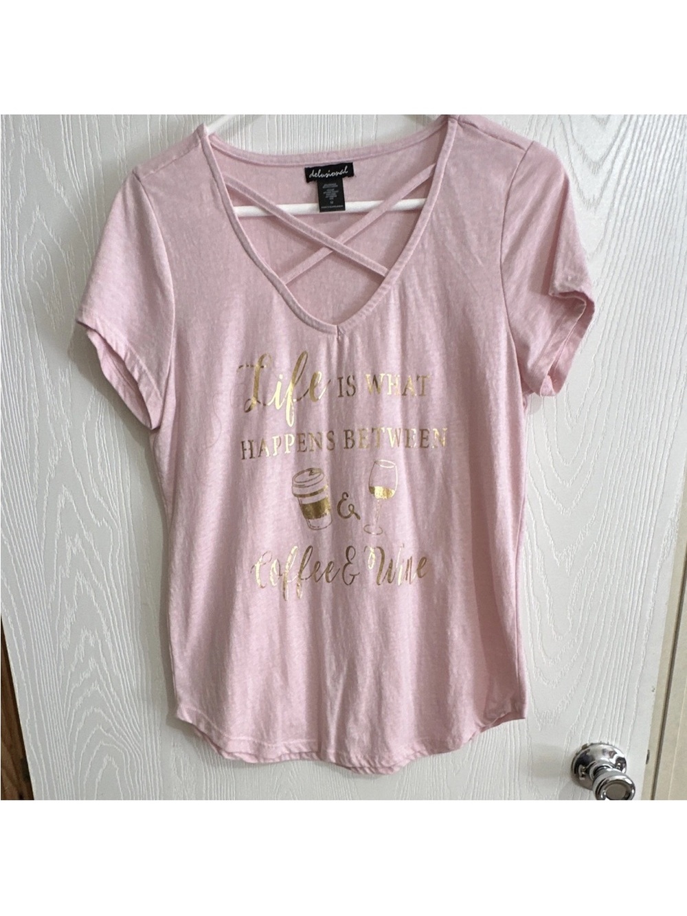 Delusional Women’s Pink V-Neck Short Sleeve Graphic Print Strap Tee Size M
